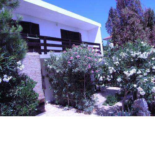 House with a garden 50m from the sea