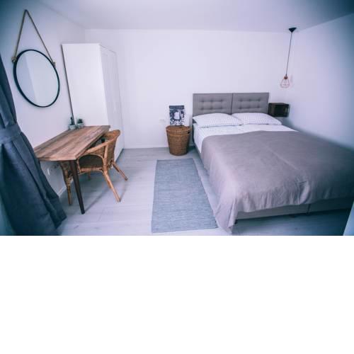 Stay@10 Rooms