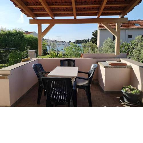 Step Away From The Beach, Sea View House Pergola