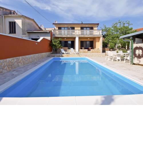 Stinjan Villa Sleeps 8 Pool Air Con WiFi