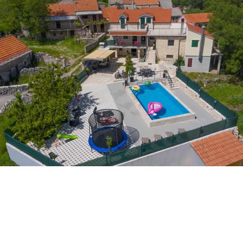 Stipanovi Dvori