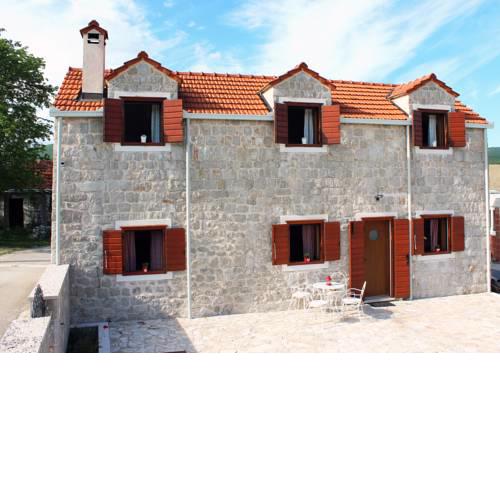 Stone cottage Aria