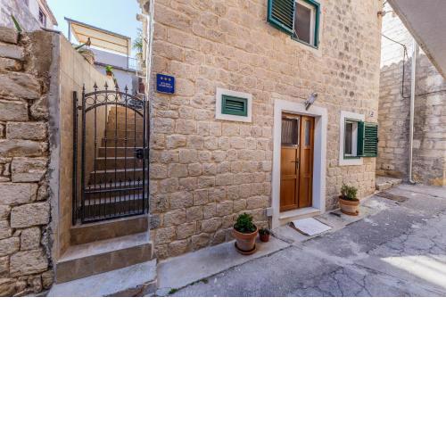 Stone House Apartment