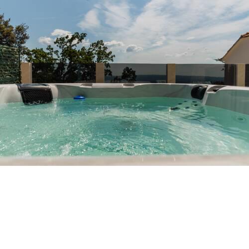 Stone house Dario with Finnish sauna and an outdoor hot tub