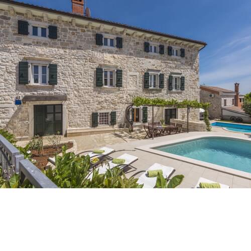 Stone house with private pool for 10 people, near Porec