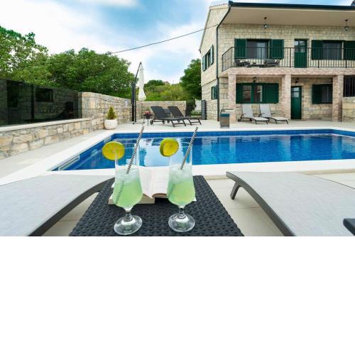 Stone villa Didovi Snovi with heated pool