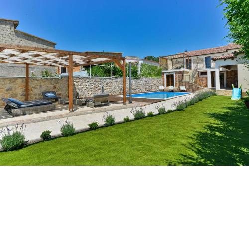 Stone villa with pool for 12 guests