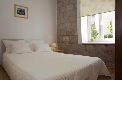 Stone Wall Apartments