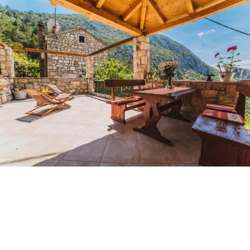 Stonehouse Korlat with open-air jacuzzi