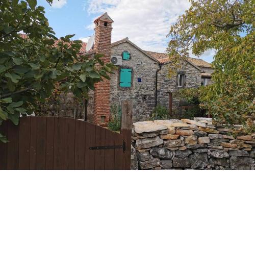 Stonehouse Zena with outdoor Kitchen and Garden