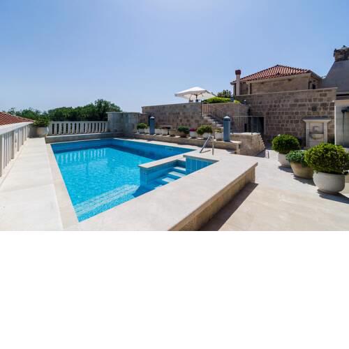 Studio Antica, apartment with a private swimming pool