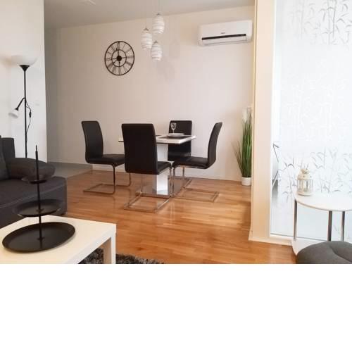 Studio Apartman "At home"