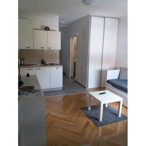 STUDIO APARTMAN OZALJSKA 96