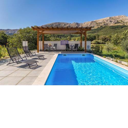 Studio apartman u kući s bazenom