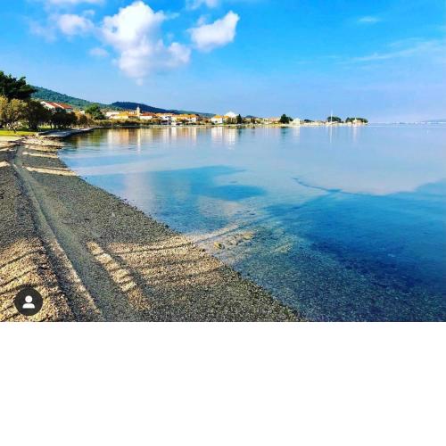 Studio apartmani, 40m do šljunćane plaže, Otok Pašman