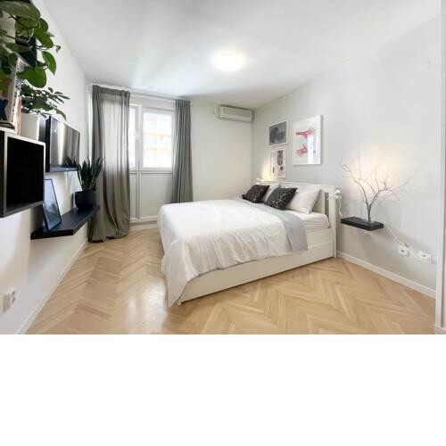 Studio Apartment Botanica-10 minute walk to beach