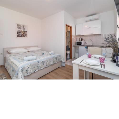 Studio Apartment Coce