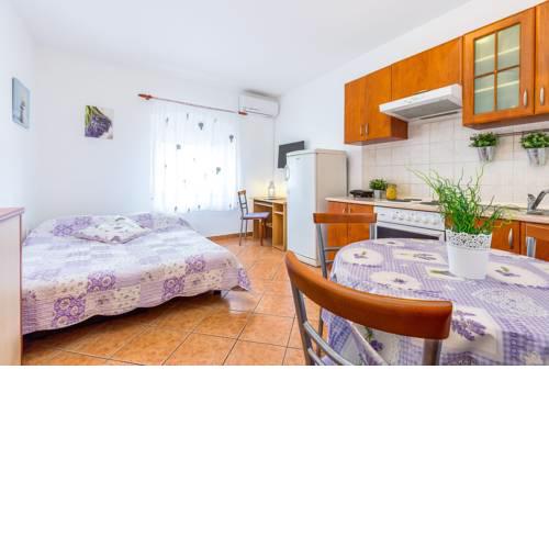 Studio Apartment Downtown