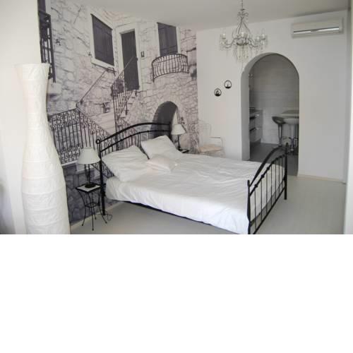 Studio apartment for 2 adults and 1 child