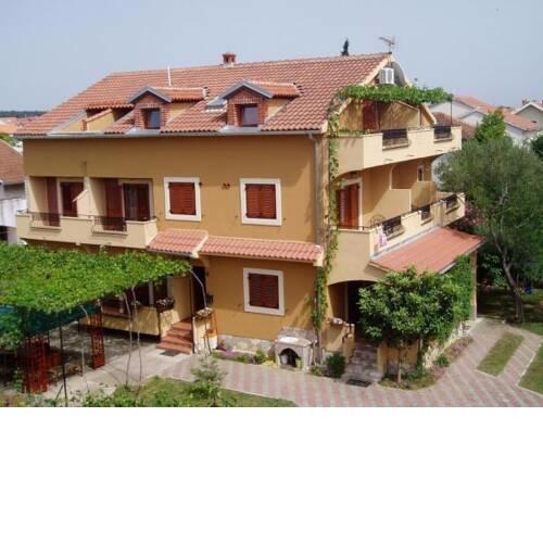 Studio apartment in Biograd na Moru with balcony, air conditioning, WiFi (4948-3)