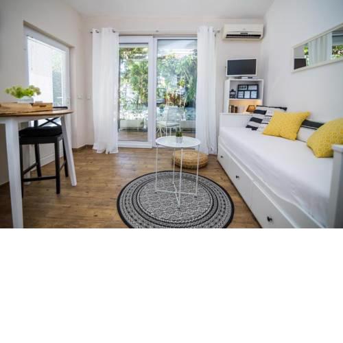 Studio Apartment in Biograd na Moru with Terrace, Air conditioning, Wi-Fi (4803-3)