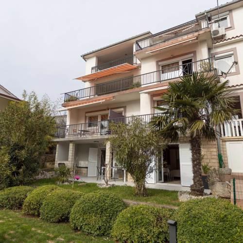 Studio Apartment in Crikvenica with Terrace, Air Conditioning, Wi-Fi (4631-3)