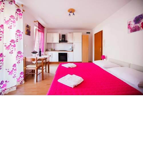 Studio apartment in Hvar town with terrace, air conditioning, WiFi, washing machine (4231-1)