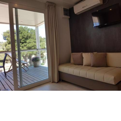 Studio apartment in Murter with terrace, air conditioning, WiFi, washing machine 4639-9
