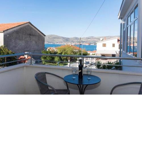 Studio apartment in Okrug Gornji with sea view, balcony, air conditioning, WiFi 5044-3