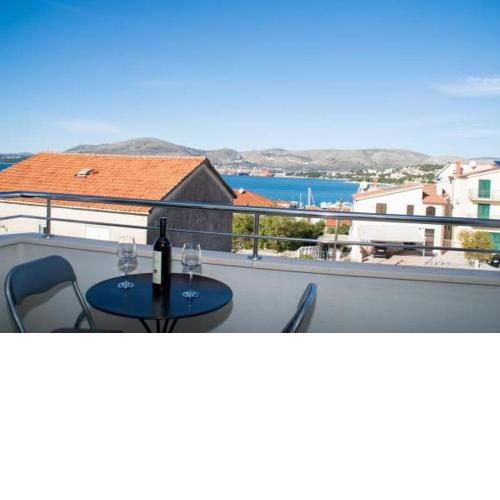 Studio apartment in Okrug Gornji with sea view, balcony, air conditioning, WiFi 5044-7