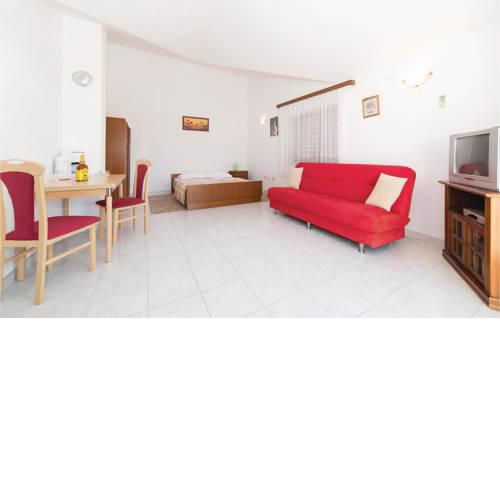Studio Apartment in Okrug Gornji