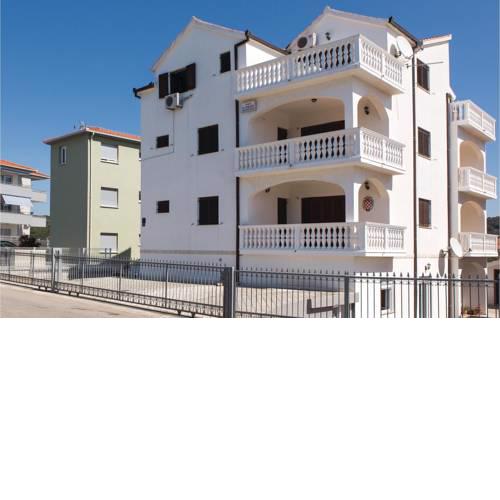 Studio Apartment in Okrug Gornji