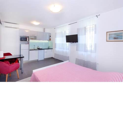 Studio Apartment Toma