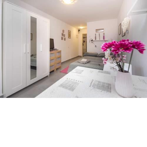 Studio Apartment Valkane