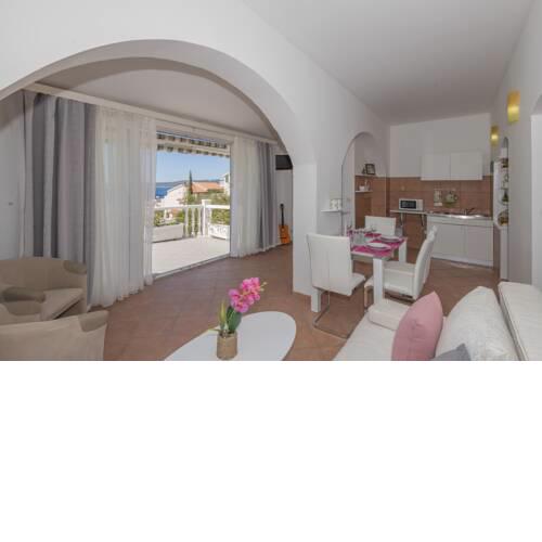 Studio apartment with sea view