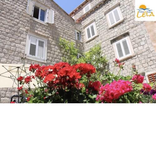 Studio Apartments & Rooms Lela