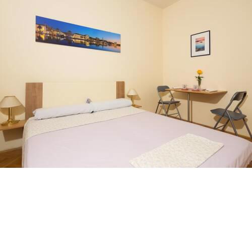 Studio for 2 with balcony and parking AC Wifi