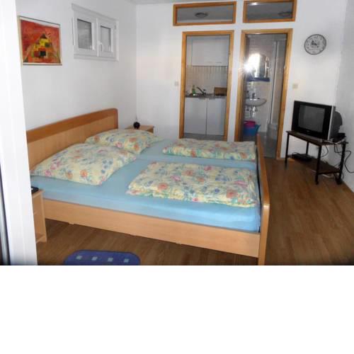 Studio Jelsa 4589b