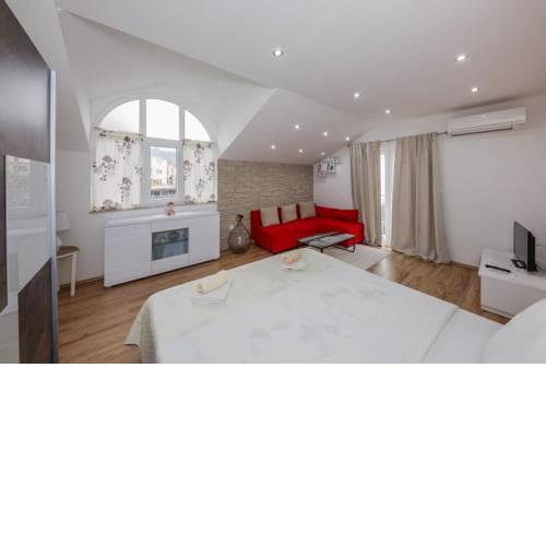 Studio Kastel Stafilic 14714a