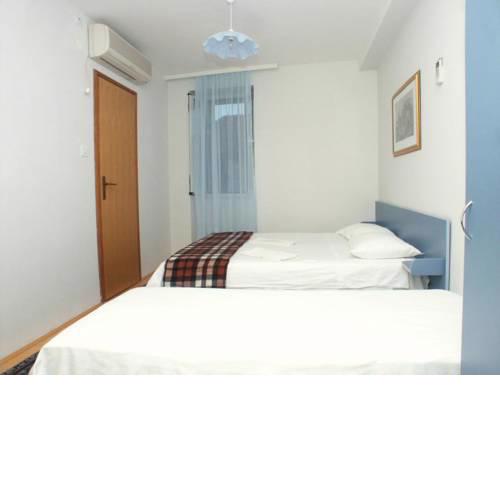 Studio Komiza 2429e