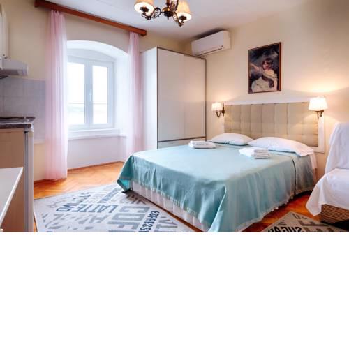 Studio Komiza 2431a