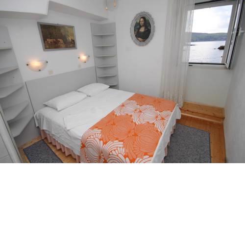Studio Komiza 2431e