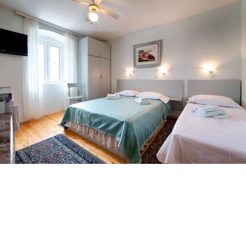 Studio Komiza 2431f