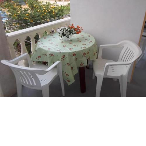Studio Komiza 8926b