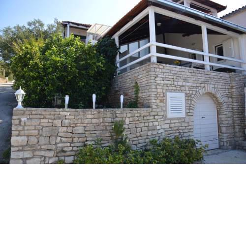 Studio Necujam 16885a