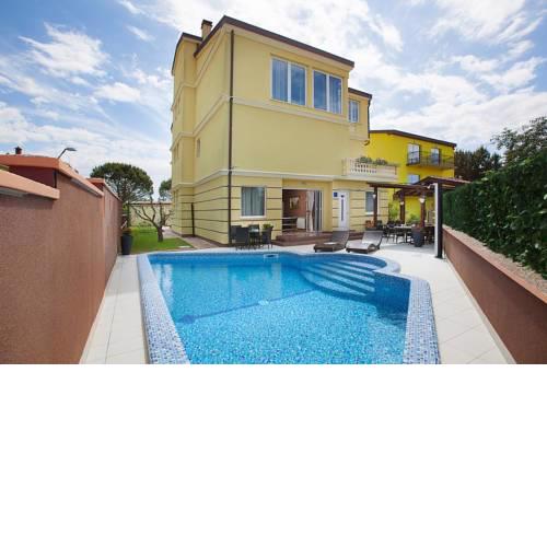 Studio Pula 14924a