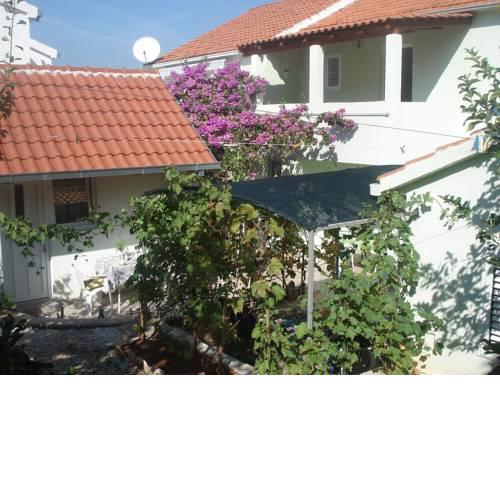 Apartments with a parking space Supetar, Brac - 2835