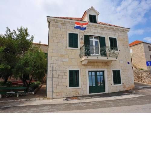 Studio Sutivan 17796b