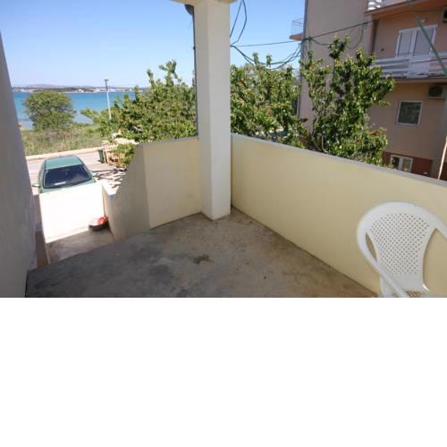 Studio Tkon 6221a