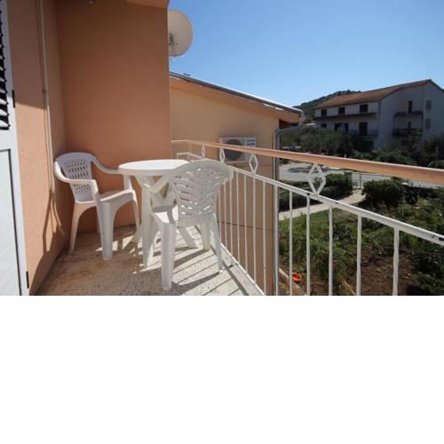 Studio Tkon 8377a